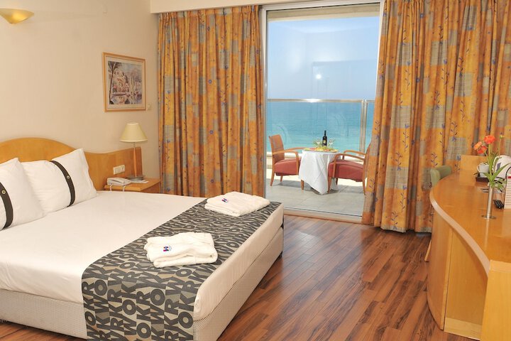 Room 6 of 58