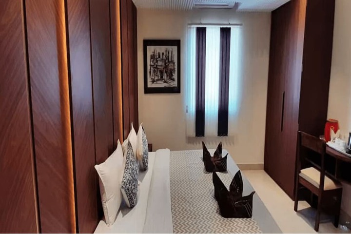 Room 4 of 18
