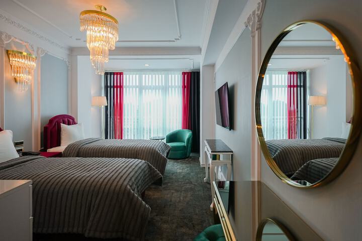 Room 27 of 64