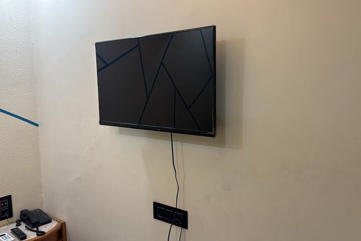 Room 8 of 11