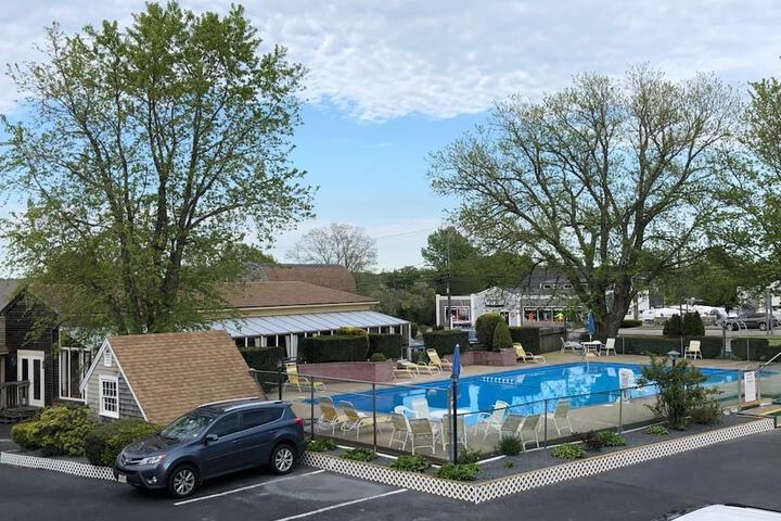 Pool 74 of 101
