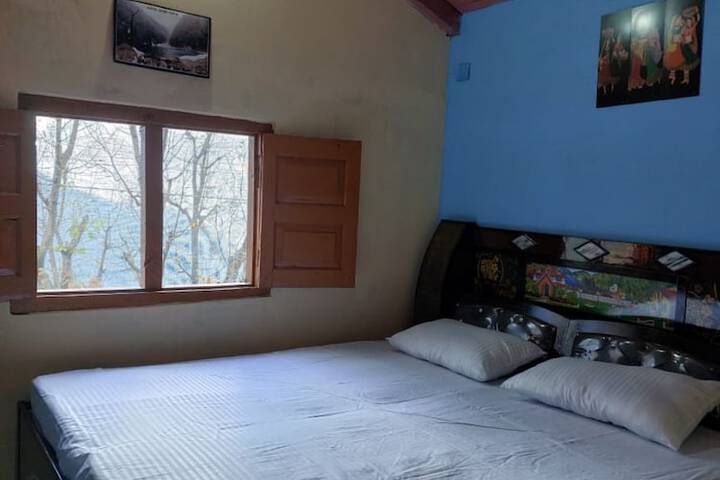 Room 7 of 14