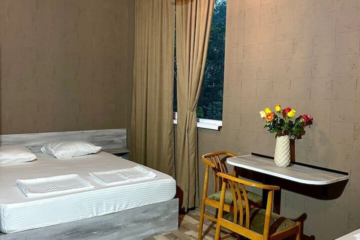 Room 8 of 28