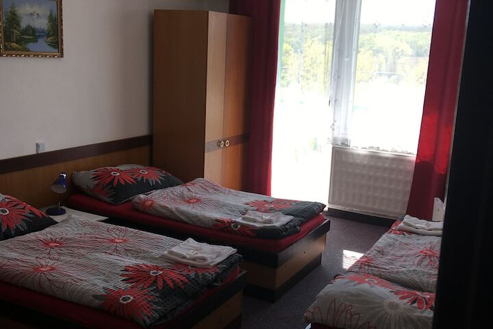 Room 14 of 76