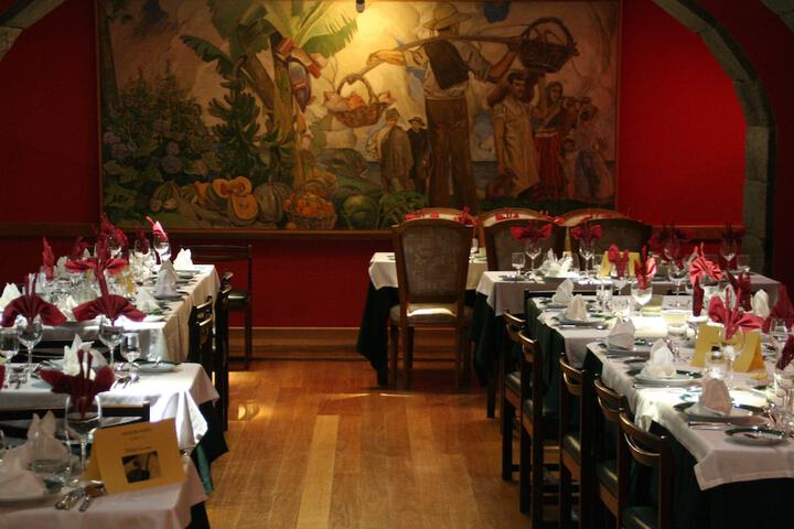 Dining 33 of 58