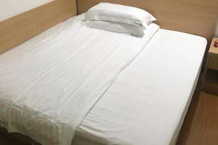 Room 7 of 24