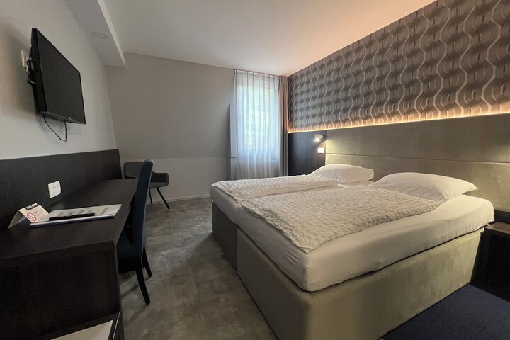 Room 6 of 31