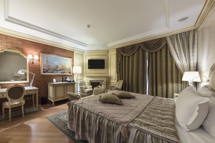 Room 6 of 61