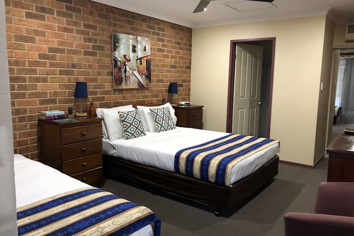 Room 11 of 103