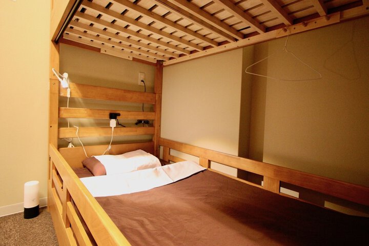 Room 9 of 77