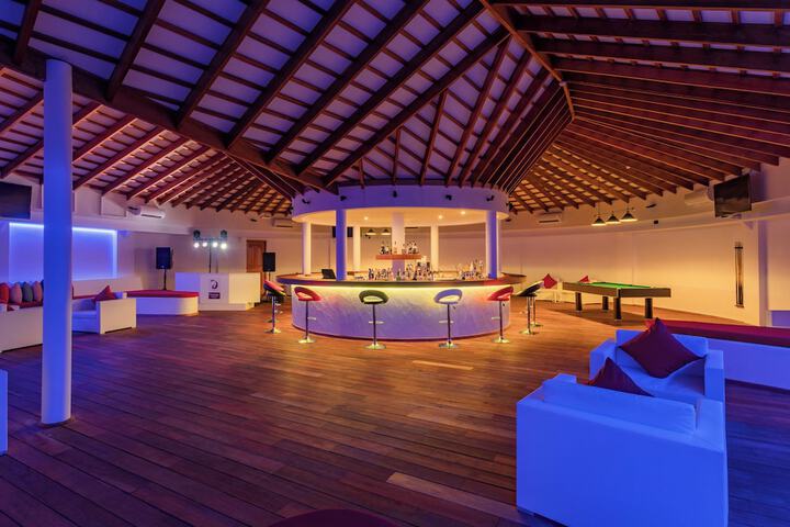 Lounge 62 of 122
