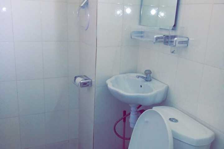 Room 13 of 32