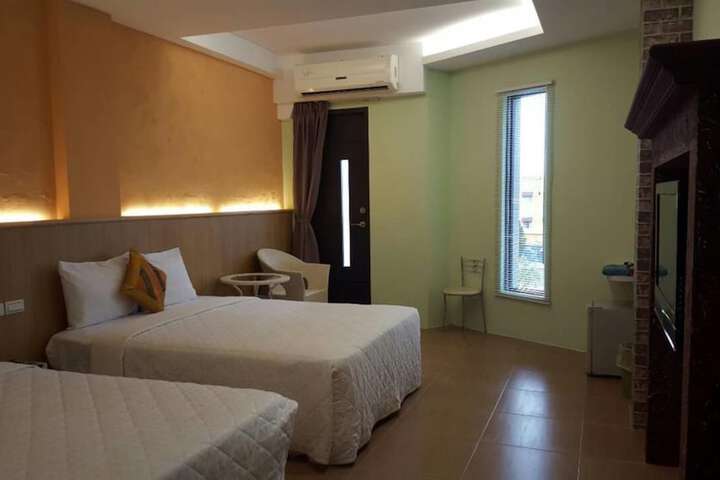 Room 15 of 33
