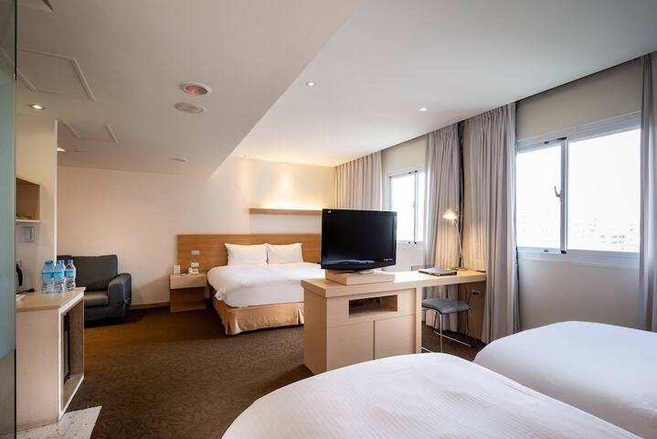 Room 13 of 60