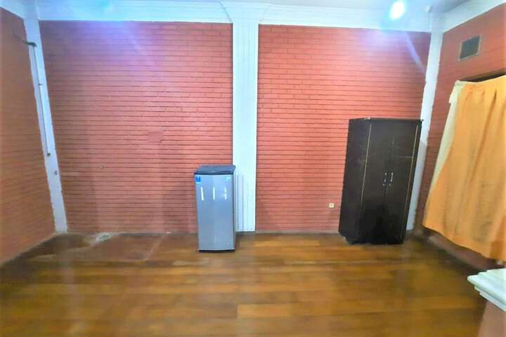 Room 10 of 34