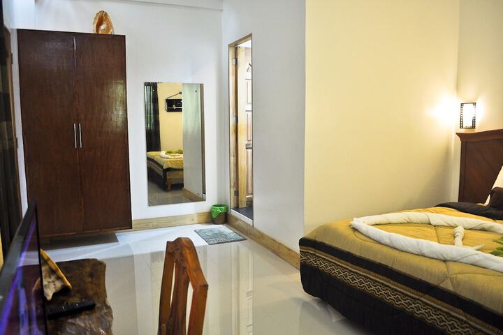 Room 4 of 165
