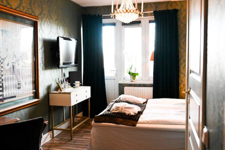Room 8 of 32