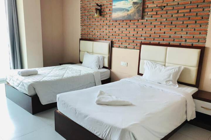 Room 4 of 38