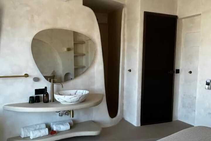 Room 15 of 74