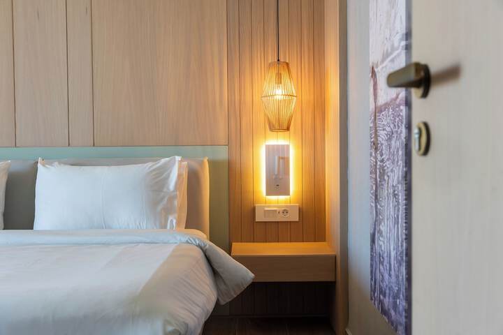 Room 32 of 102