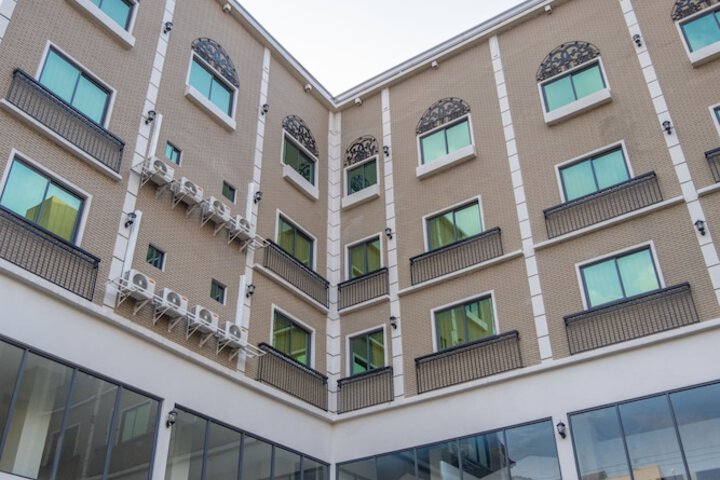 Exterior of Hampton Suites