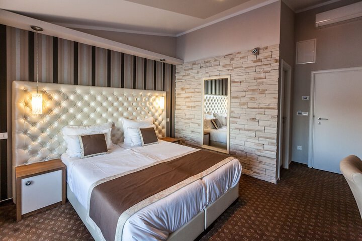 Room 30 of 51