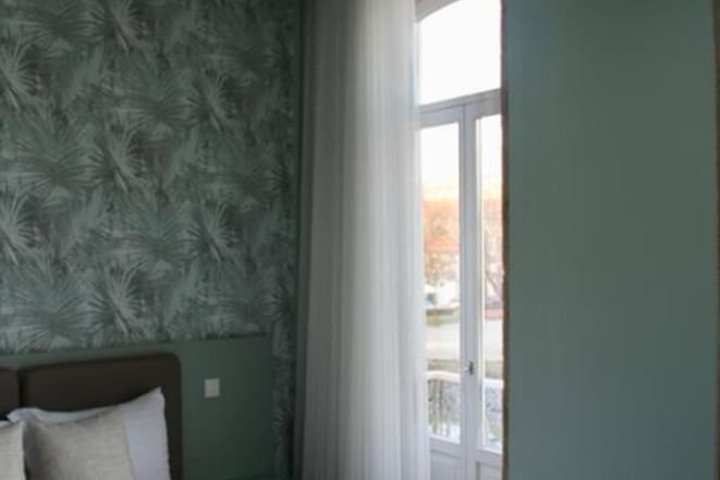 Room 4 of 38
