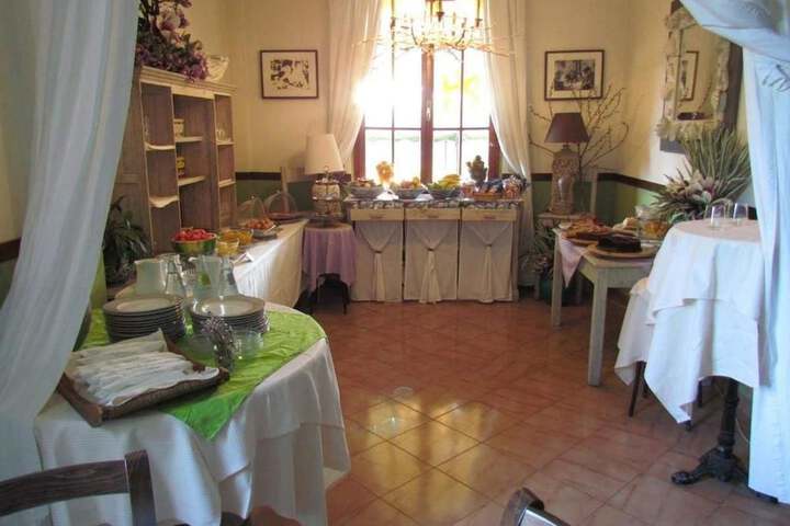 Dining 54 of 63