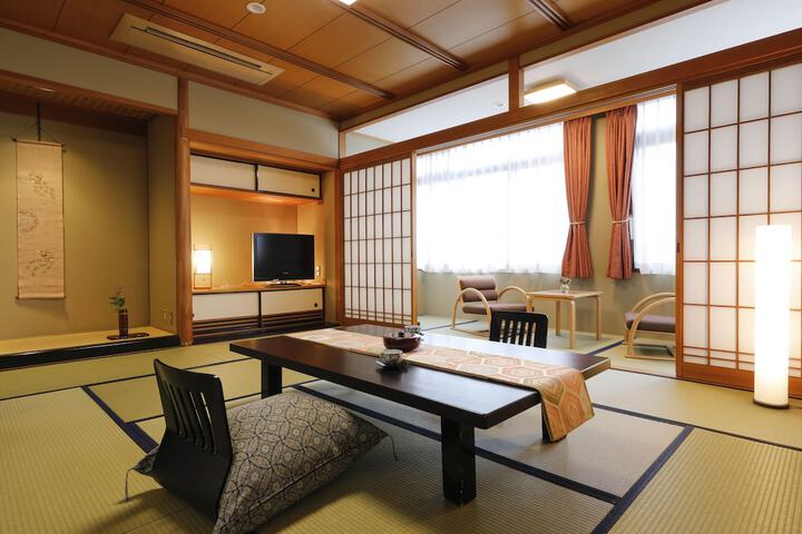 Room 9 of 92