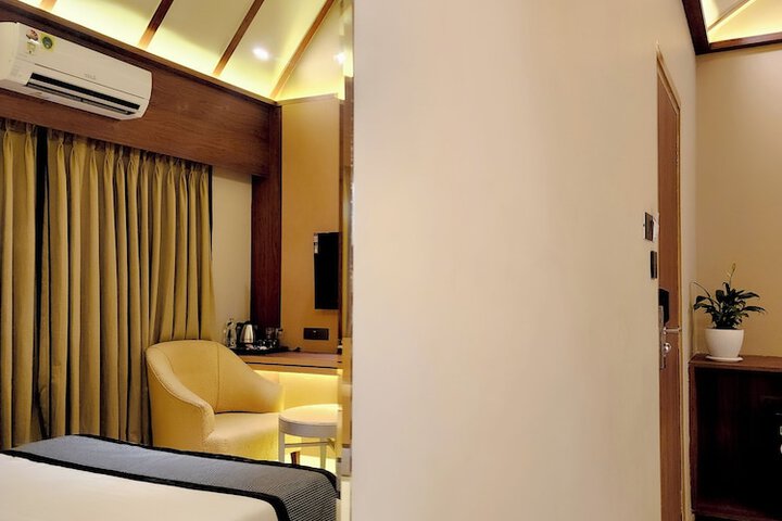 Room 9 of 25