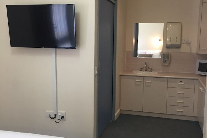 Room 13 of 42