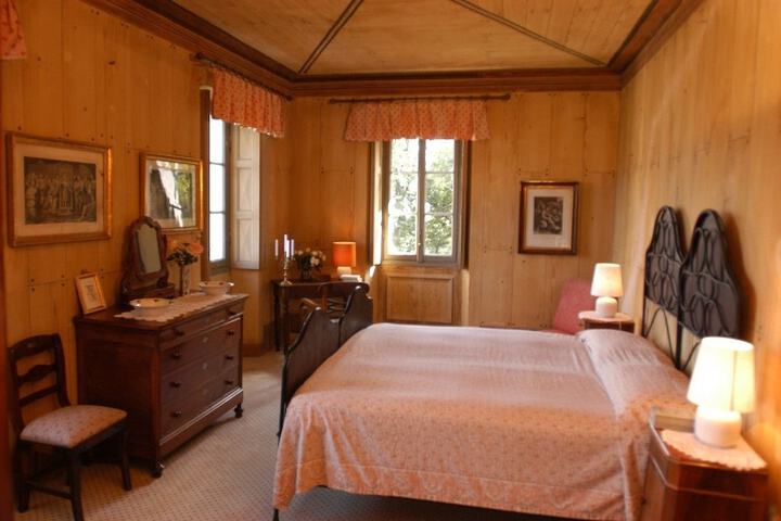 Room 2 of 34