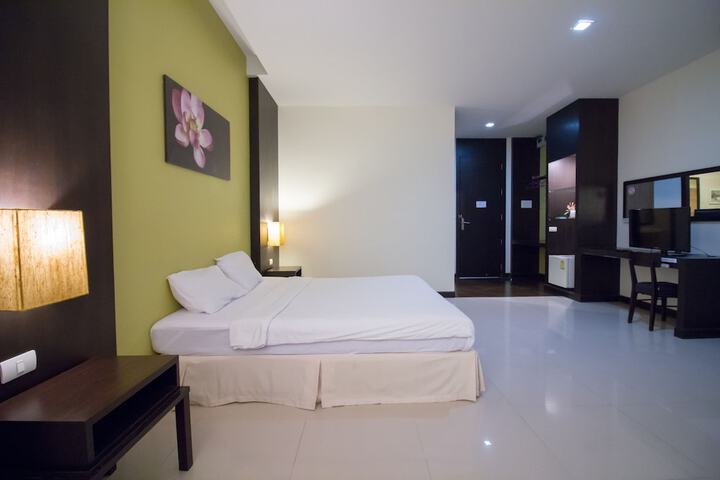 Room 15 of 37