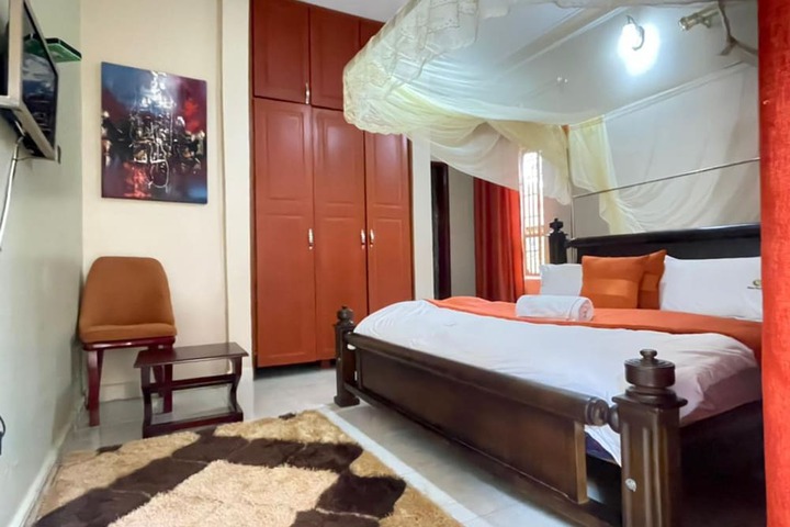 Room 7 of 25