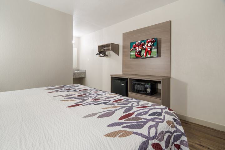 Standard King Bed Accessible (5 of 9)