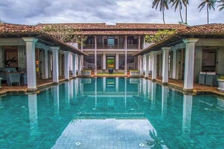 Pool Hotel