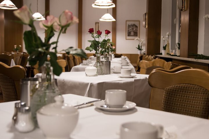 Breakfast/Coffee Service 18 of 33