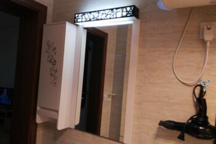 Room 4 of 12