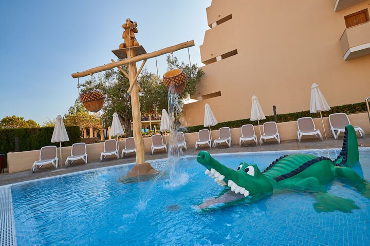 Hotel with Pool