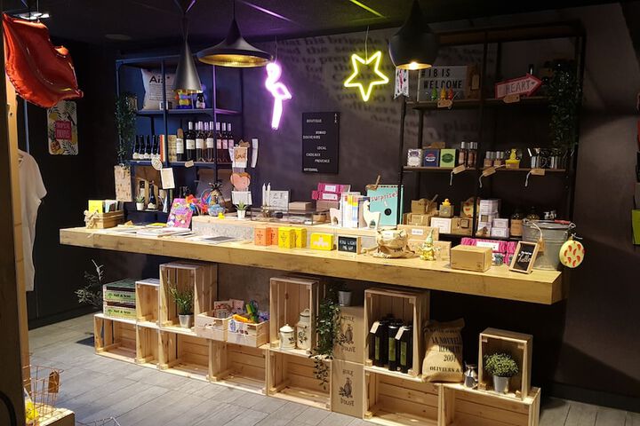 Gift Shop 30 of 115