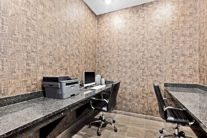 Business Center 78 of 90