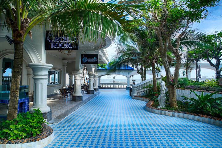 Hotel Exterior 174 of 195