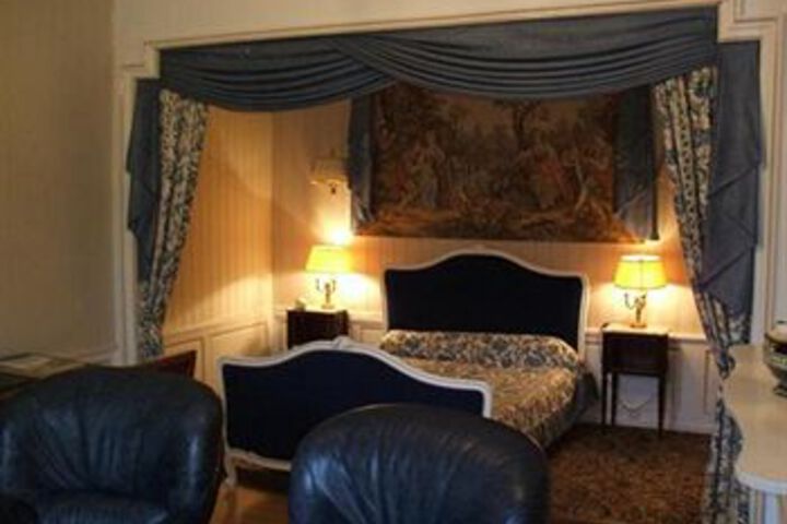 Room 33 of 60