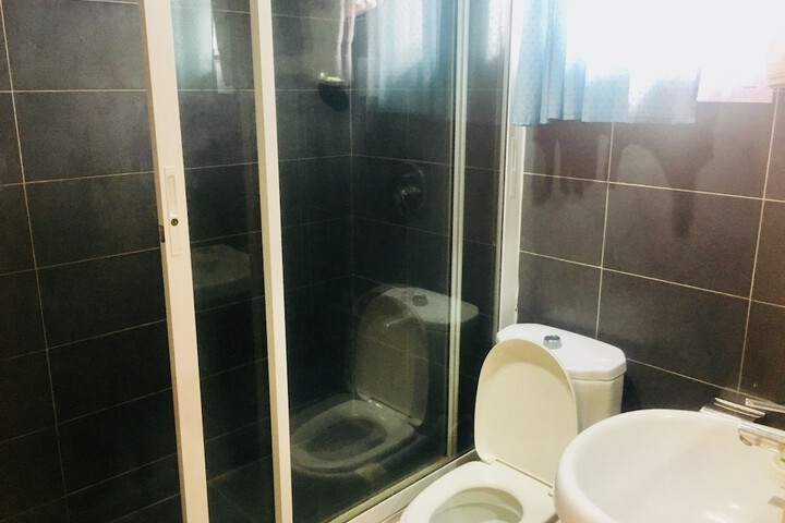Room 27 of 34