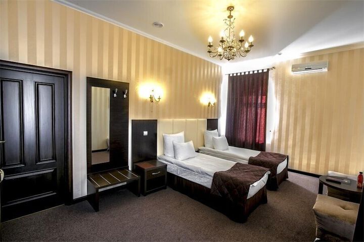 Room 7 of 33