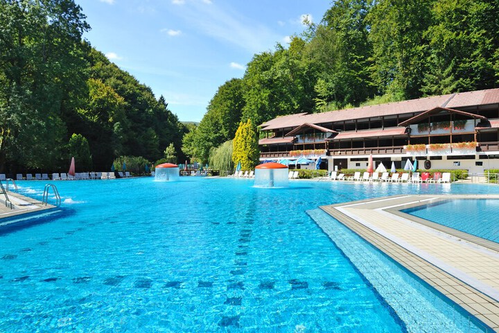 Pool 43 of 81