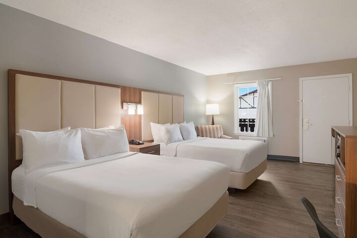 2 Double Beds (4 of 13)