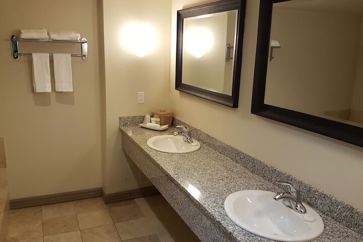 Suite Executive Queen Bed (2 of 27)
