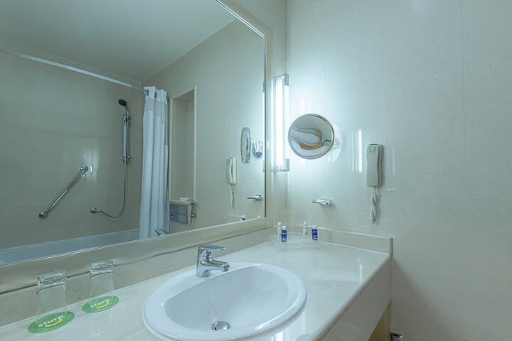 Room 45 of 109