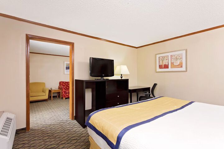 Room 8 of 9